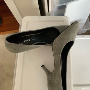Aldo grey leather heel